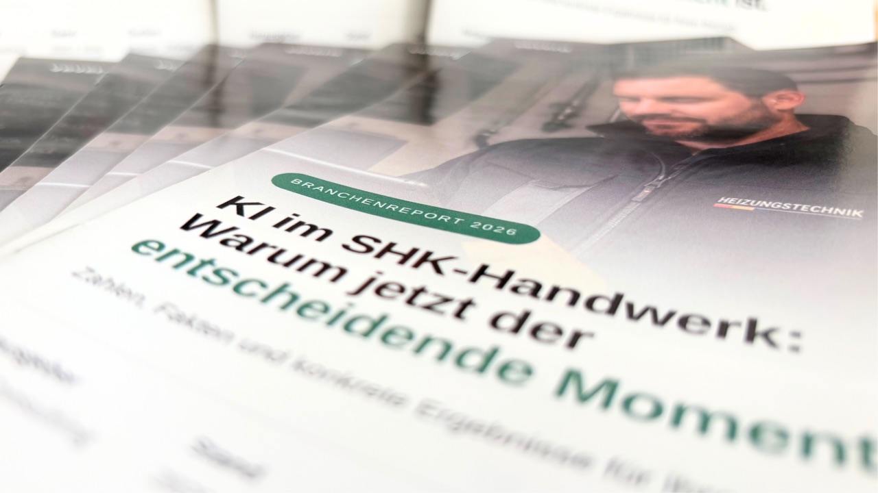 Gedruckte Ausgaben des SHK-Branchenreports 2026 von Vevero Consulting